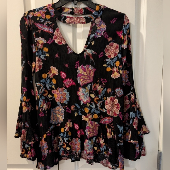 Grace & Lace Floral Bell Sleeve Blouse - Black and Pink - Picture 2 of 8